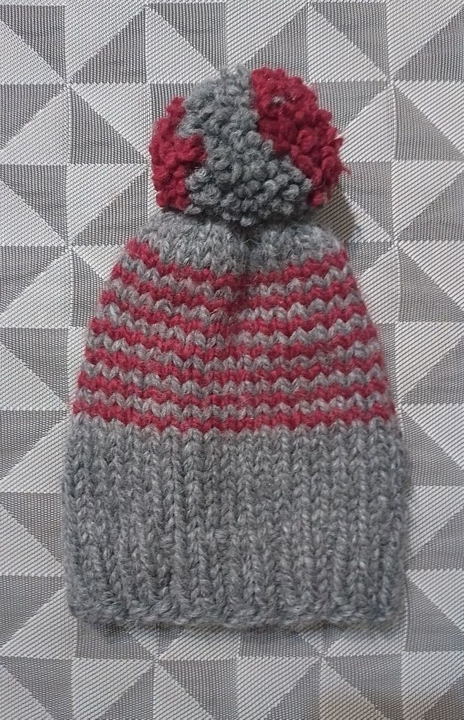 Жіноча в'язана зимова шапка з бубоном handmade вовна