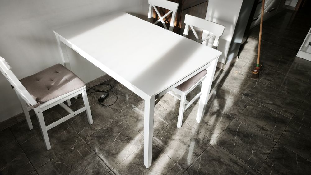 Stół + 4 krzesła kolor biały JYSK