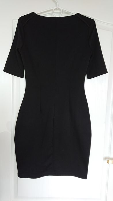 Czarna dopasowana sukienka r. XS