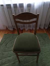 Cztery jesionowe krzesla