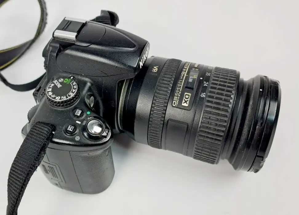 Продам Nikon D5000 с объективом Nikon AF-S NIKKOR 16-85mm