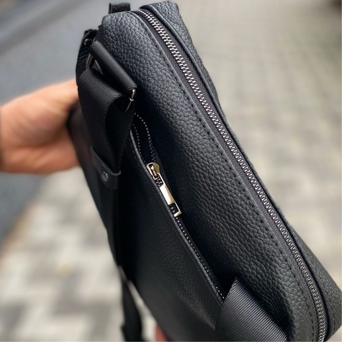 Шкіряна сумка чоловіча Натуральна шкіра чорна через плече CoreBag