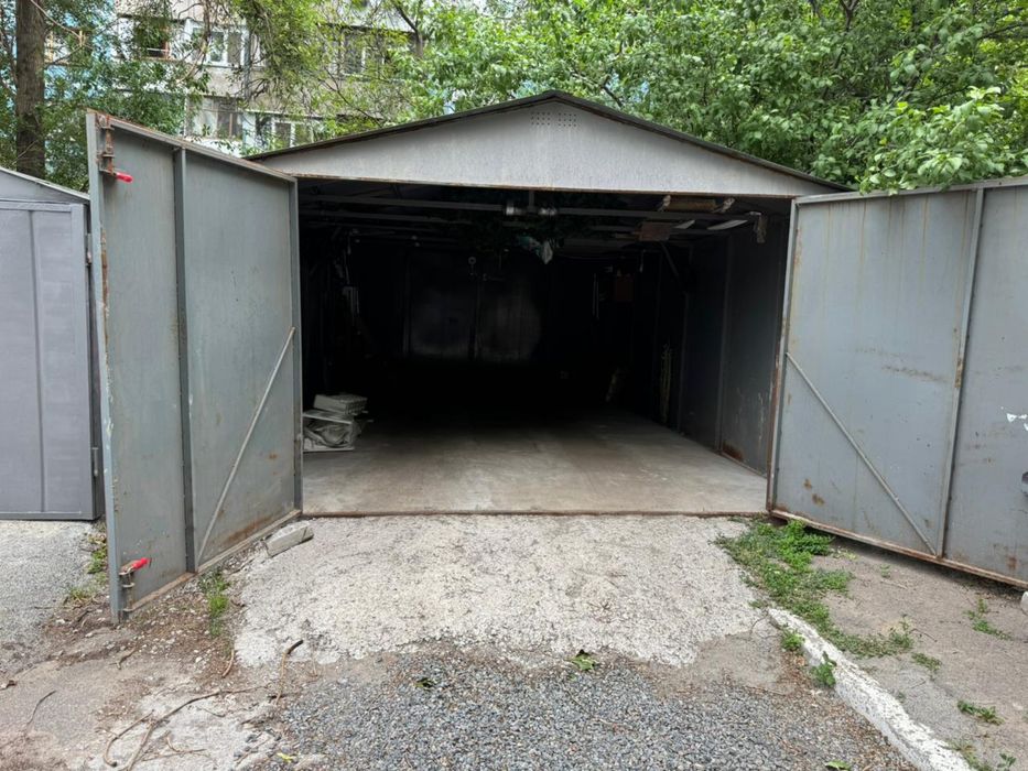 Продається  металевий  гараж у 150 метрах від ЖКSokolovsky