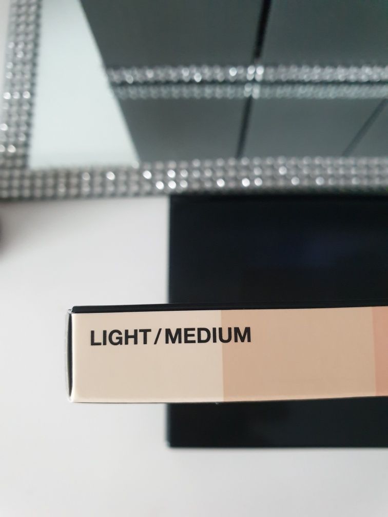 Mac Cosmetics paleta do twarzy Light medium