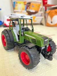 Bruder трактор Fendt 209 S