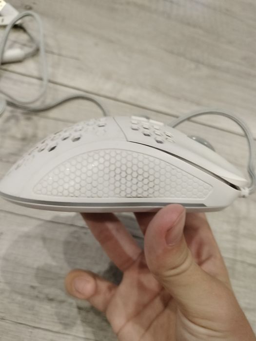 Myszka model 550 biała