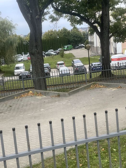 Miejsce postojowe na parkingu naziemnym Olsztyn Jarocka 82
