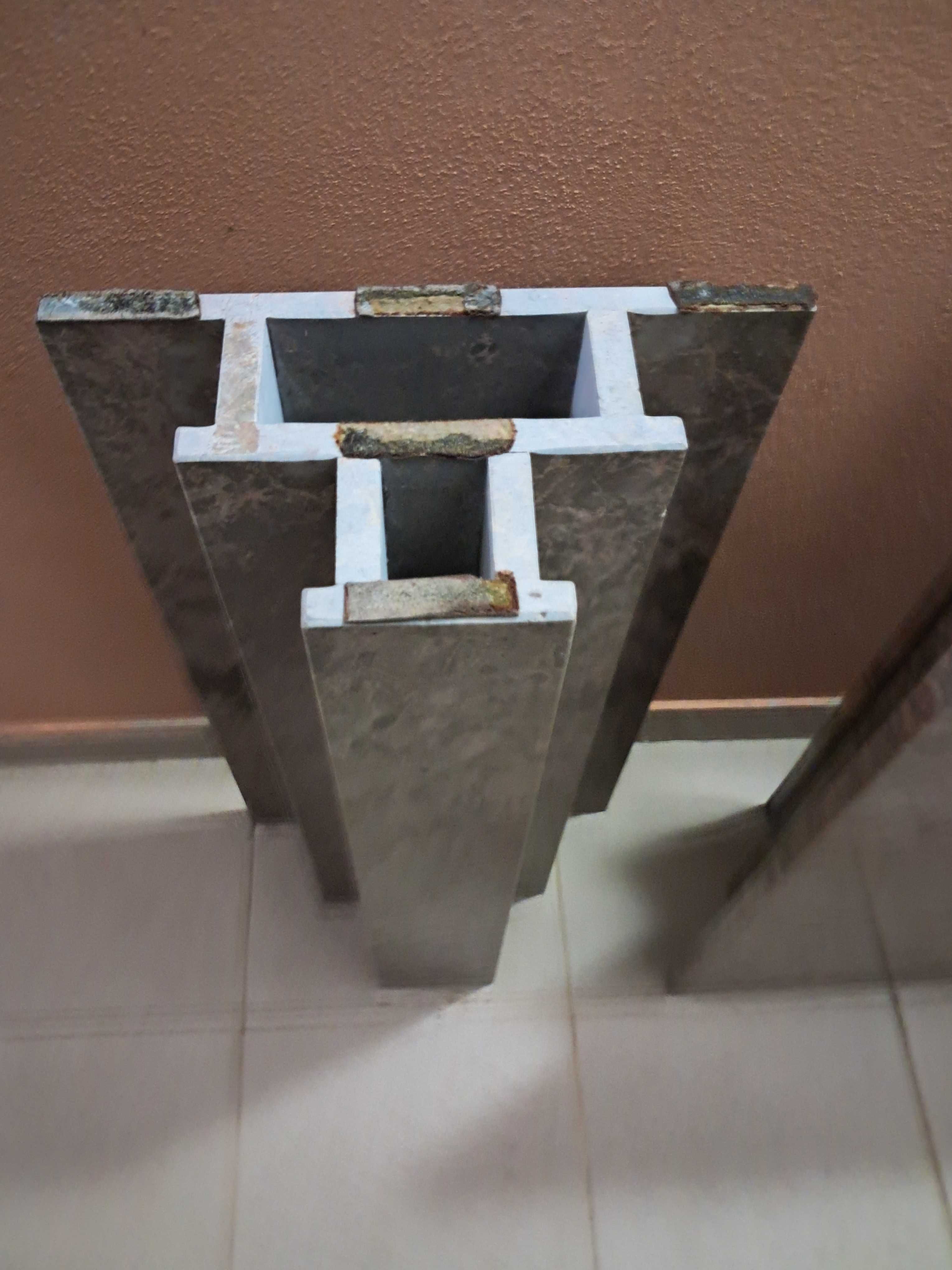 Mesa em granito castanho