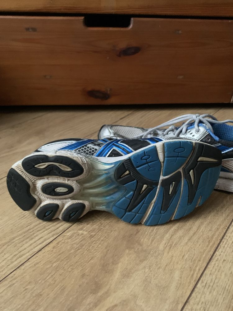 Asics 41,5 розмір made in china