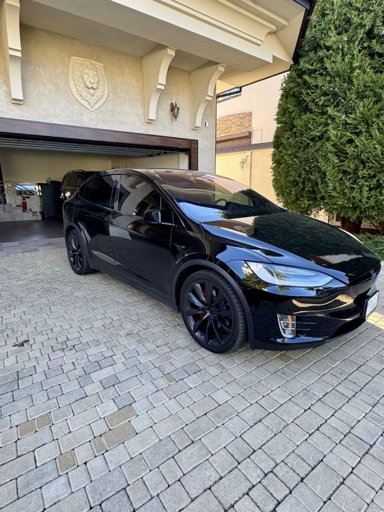 TESLA Model X Perfomance Ludicrous+