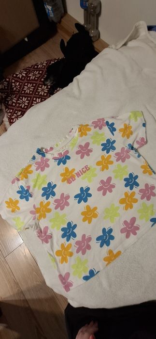 Koszulka w kolorowe kwiaty rozm. M