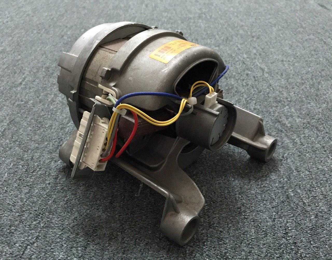 Двигатель (мотор) стиральной машины Candy 41025049 Hoover Ceset