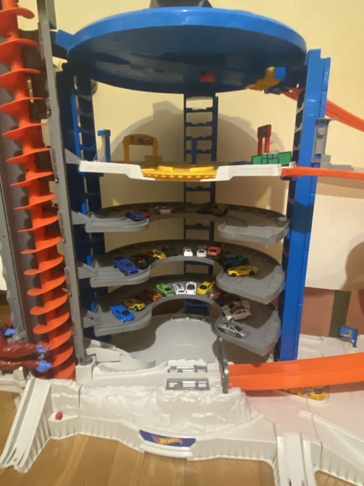 HOT WHEELS -GARAGE ( Super Ultimate)