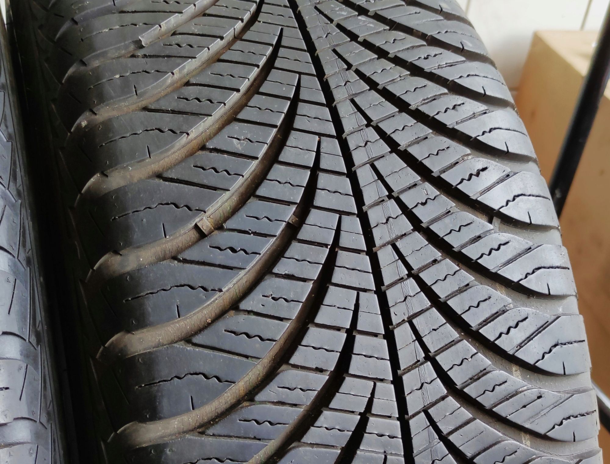 Opona 215/55/17 Goodyear 6,64mm 2szt.=400zł C