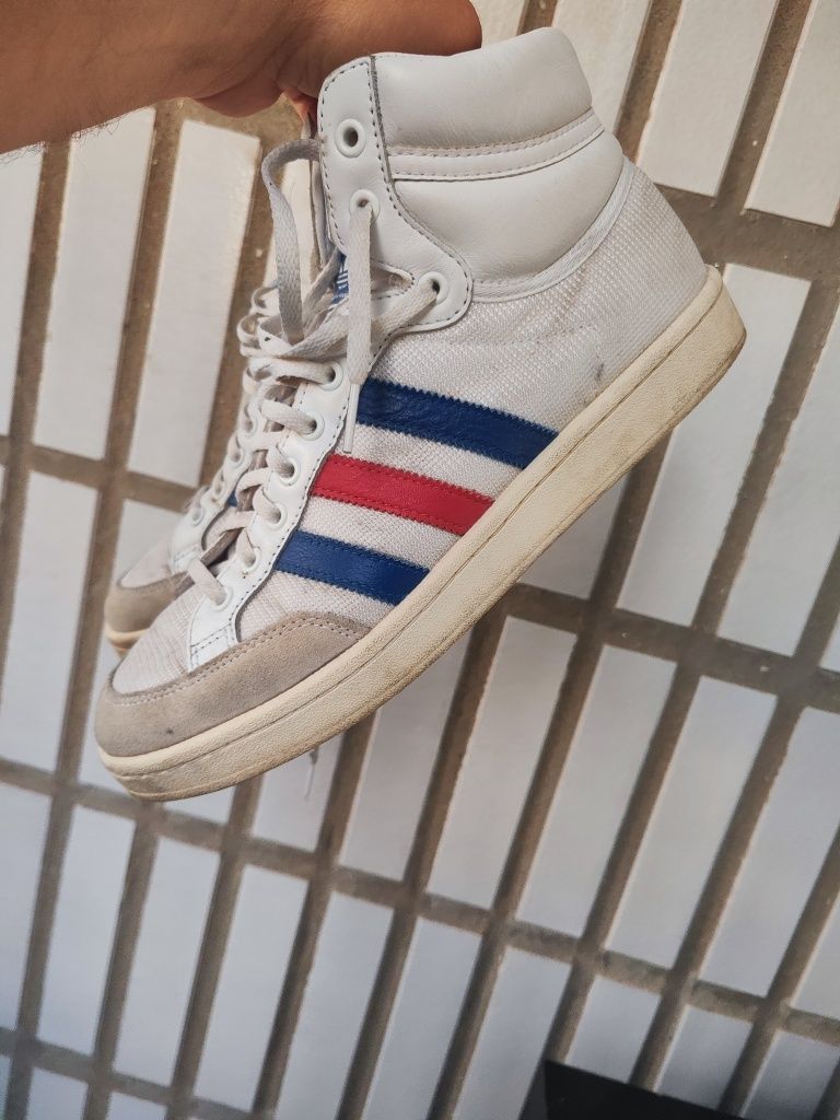 Tênis da marca adidas n. 44