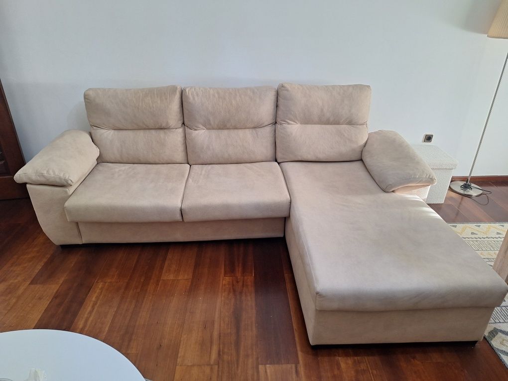 Sofá com chaise-longue