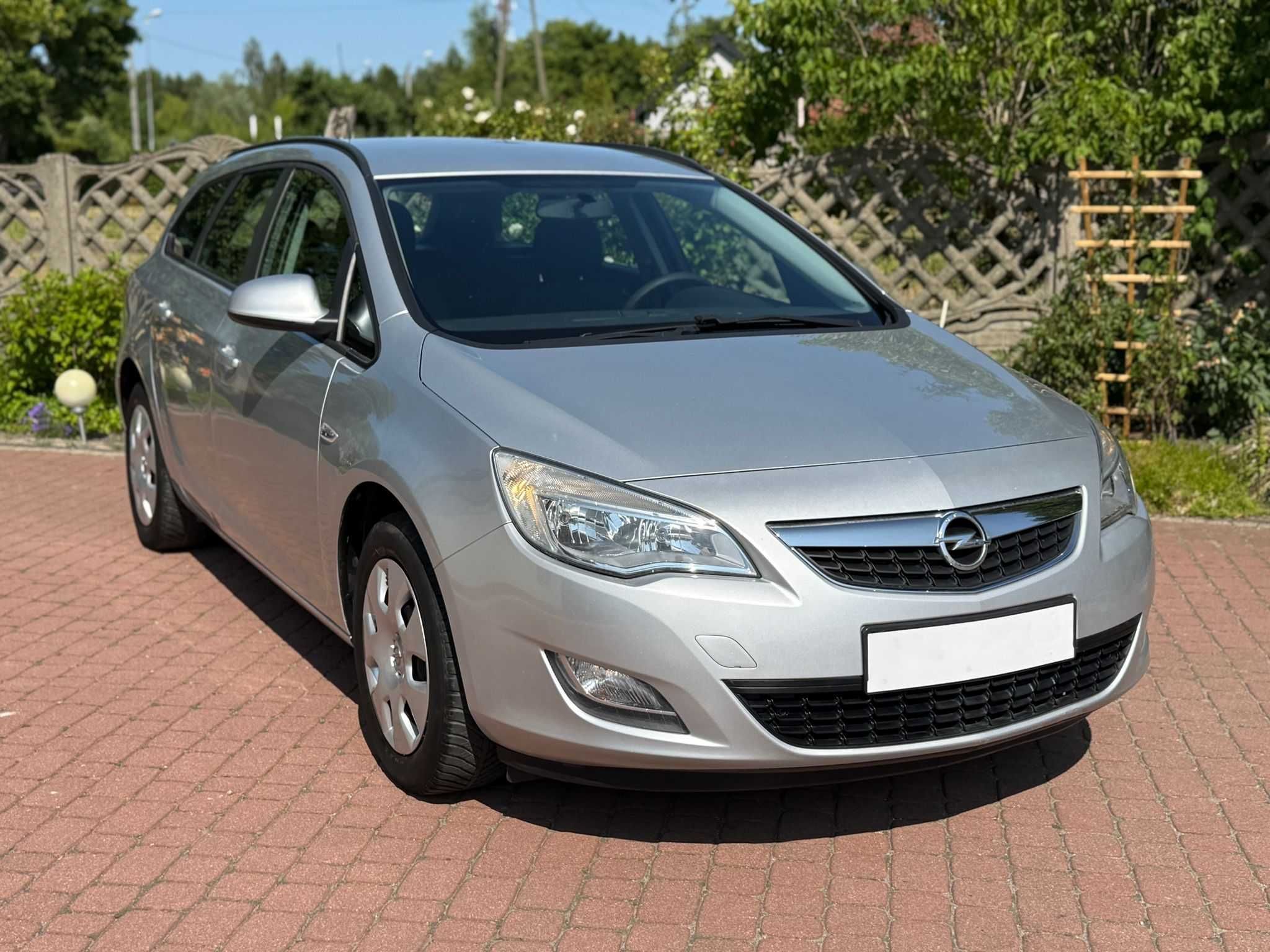 Ładny Opel Astra J 1.4 140 KM z Niemiec Po Opłatach