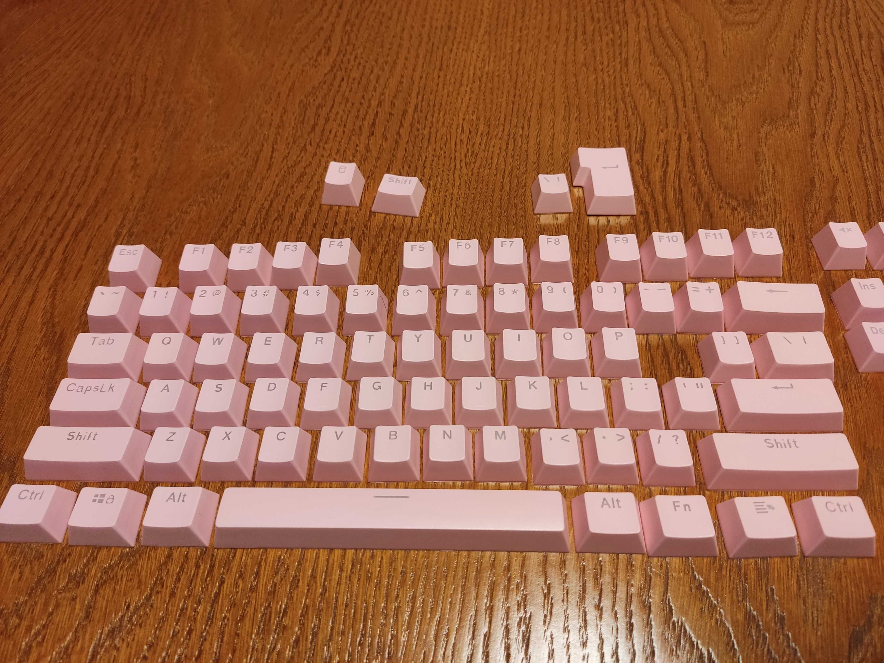 Różowe keycapsy do klawiatury mechanicznej