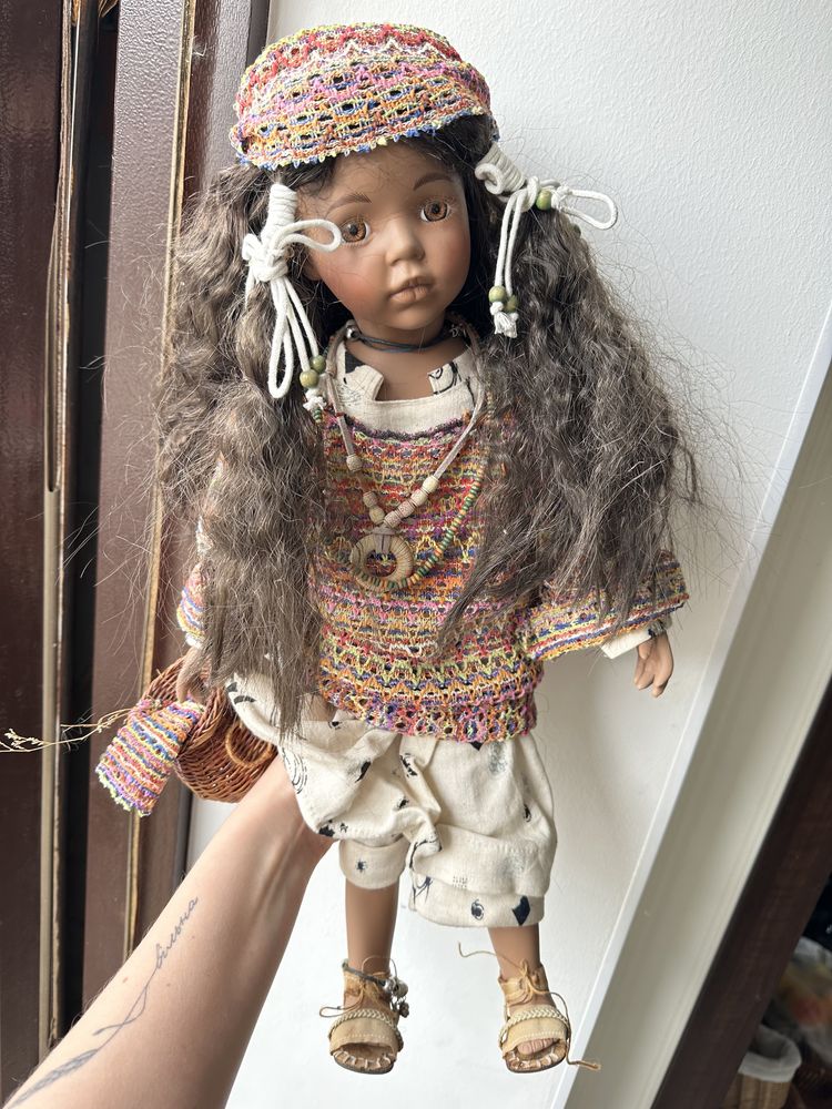 Продам порцелянову ляльку