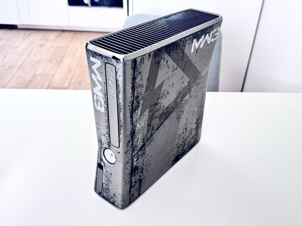 Konsola Xbox 360 Slim Call Of Duty Modern Warfare 3 MW3 Limitowana