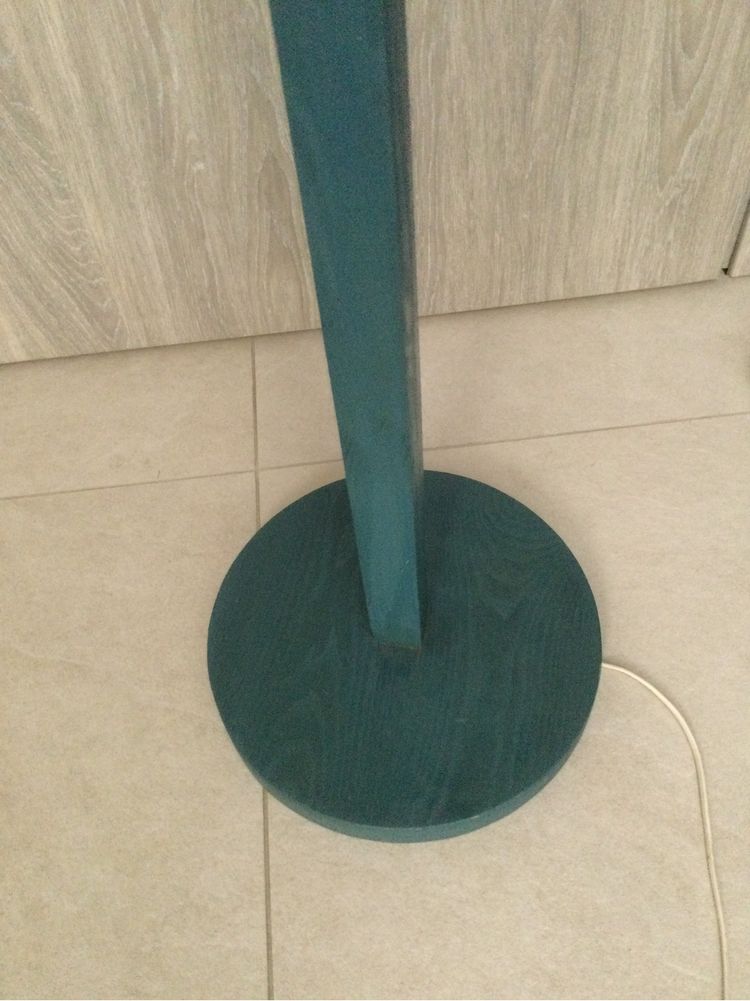 Lampa stojąca drewniana