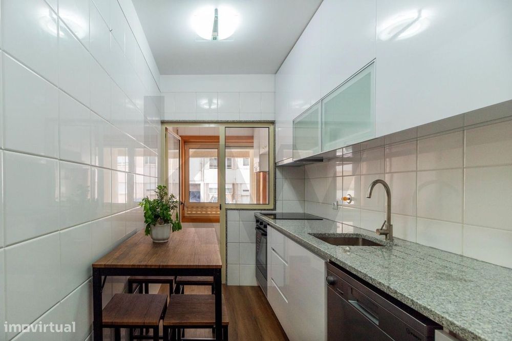 Apartamento T2 mobilado em Baguim do Monte