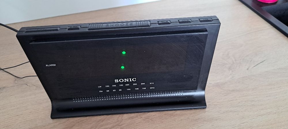 Radiobudzik sieciowy z podświetlanym wyświetlaczem sonic