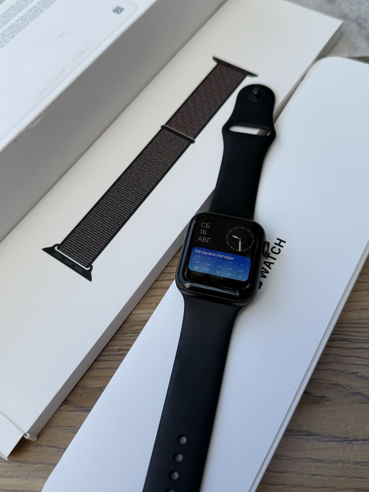 Apple watch SE 44mm space gray