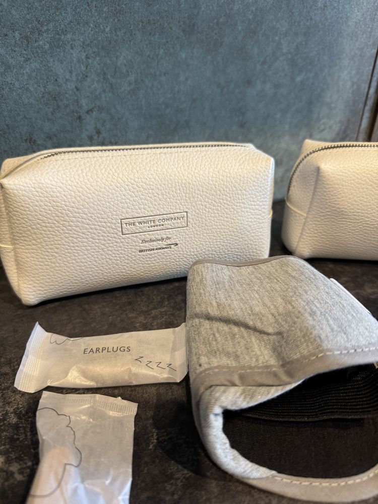 Kosmetyczka zestaw na podroż Business Class kosmetyki szczoteczka mask