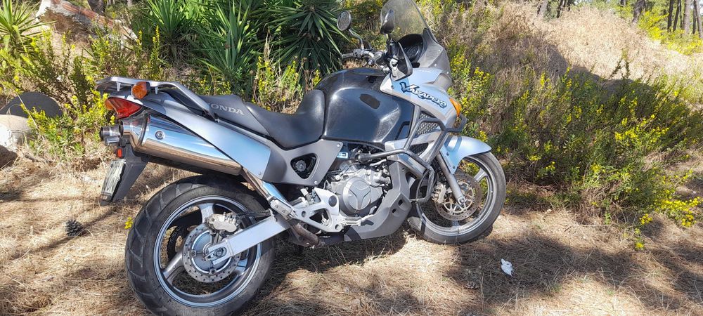 Honda Varadero 1000, acidentada, a circular