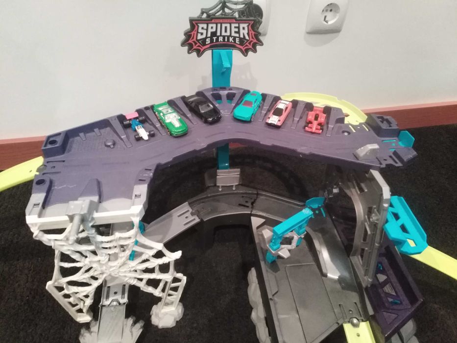 Pista de carros Metal Machines Spider Strike.