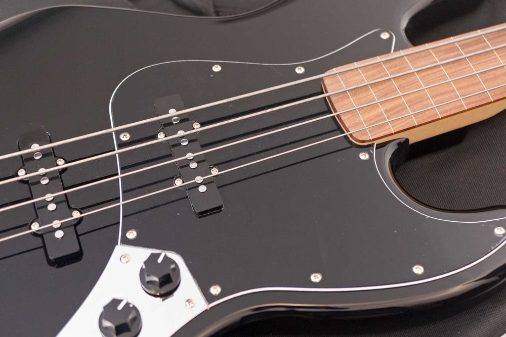 Fender/Squier Jazz Bass Fretless + Saco Fender