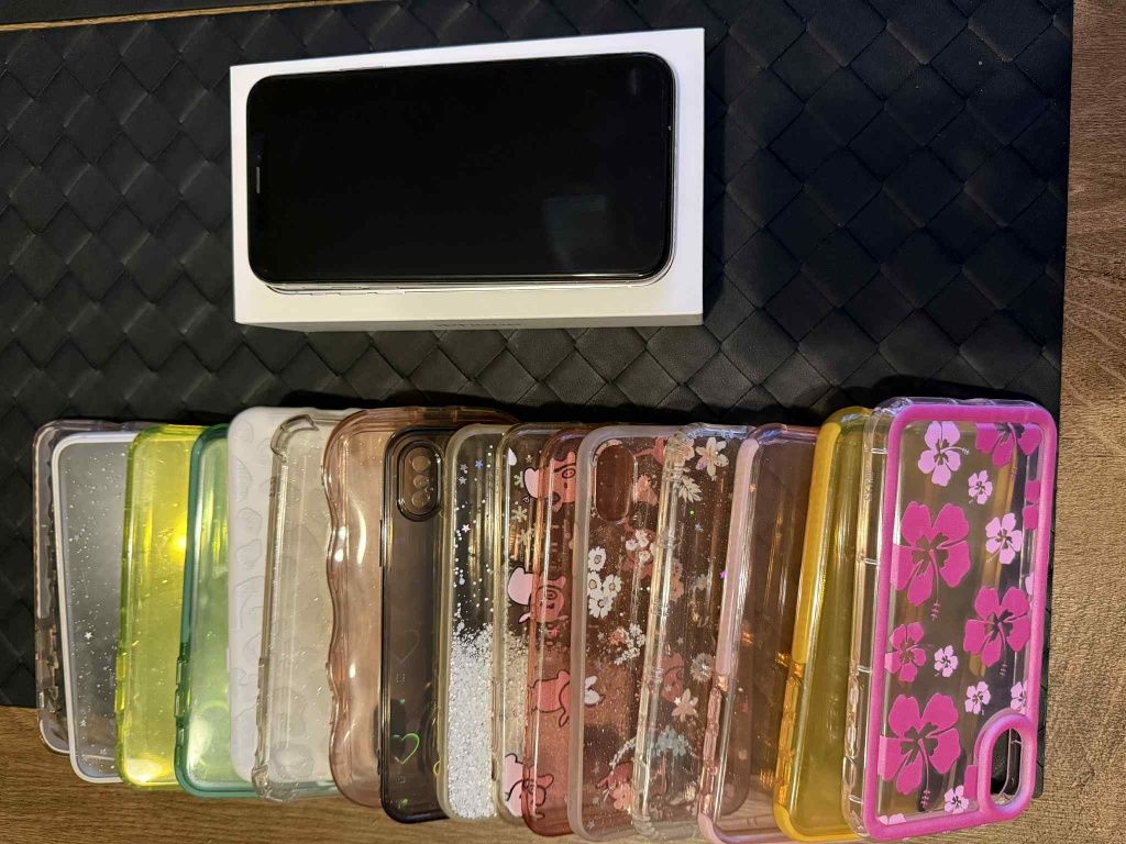 iPhone X 256 GB biały + 16 etui