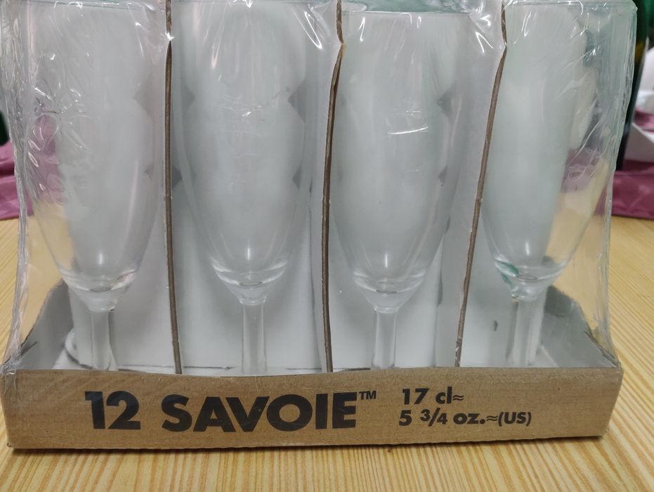 Conjunto de 12 flutes de champanhe novo