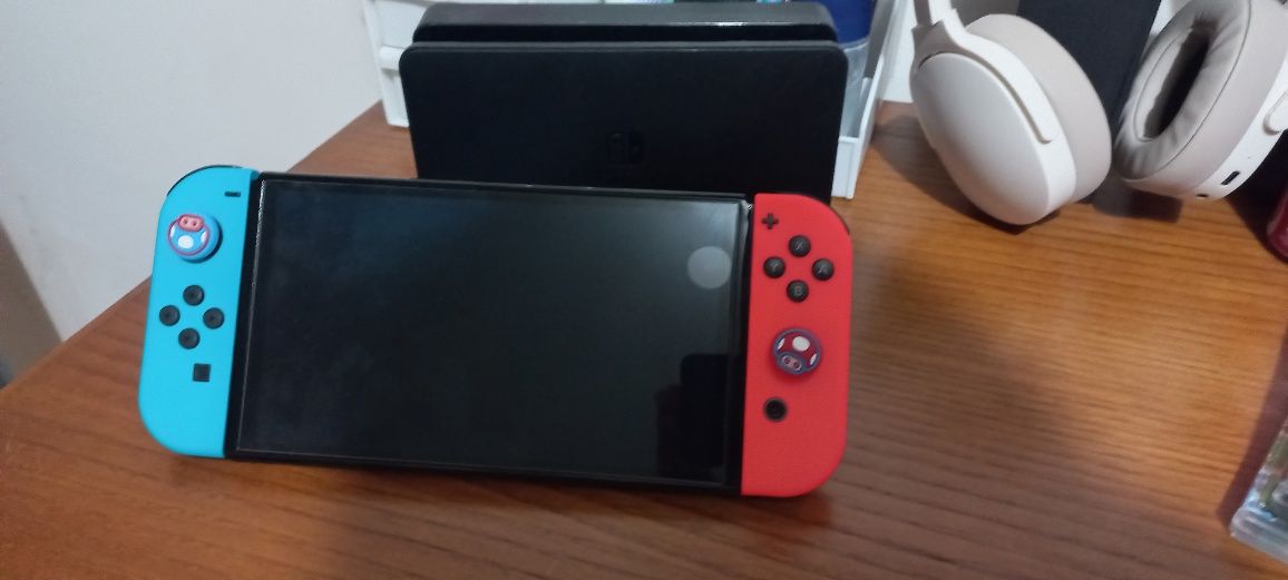 Nintendo switch OLED + 4 Jogos