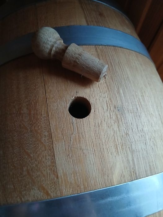 Дубова бочка 18.л з металевим краном.