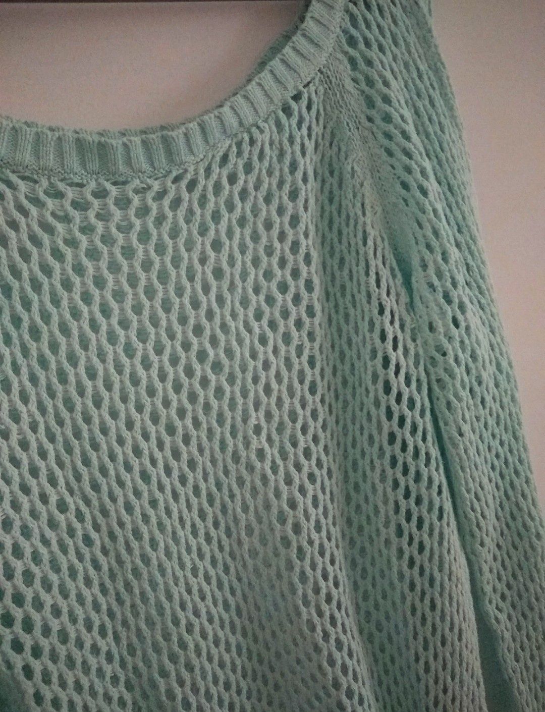 Miętowy długi sweter z dziurami narzuta w dziurki vintage