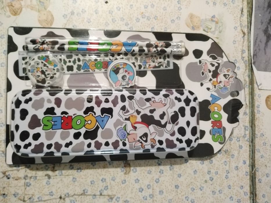 Vendo coisas para escola novo bom estado