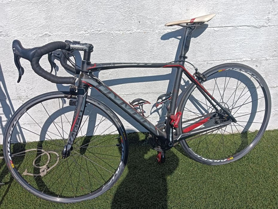 Bicicleta de estrada em carbono