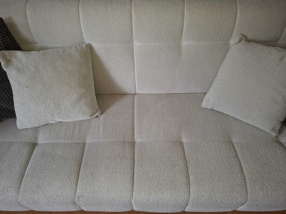 Sofá-cama 3 lugares com arrumação – quase novo