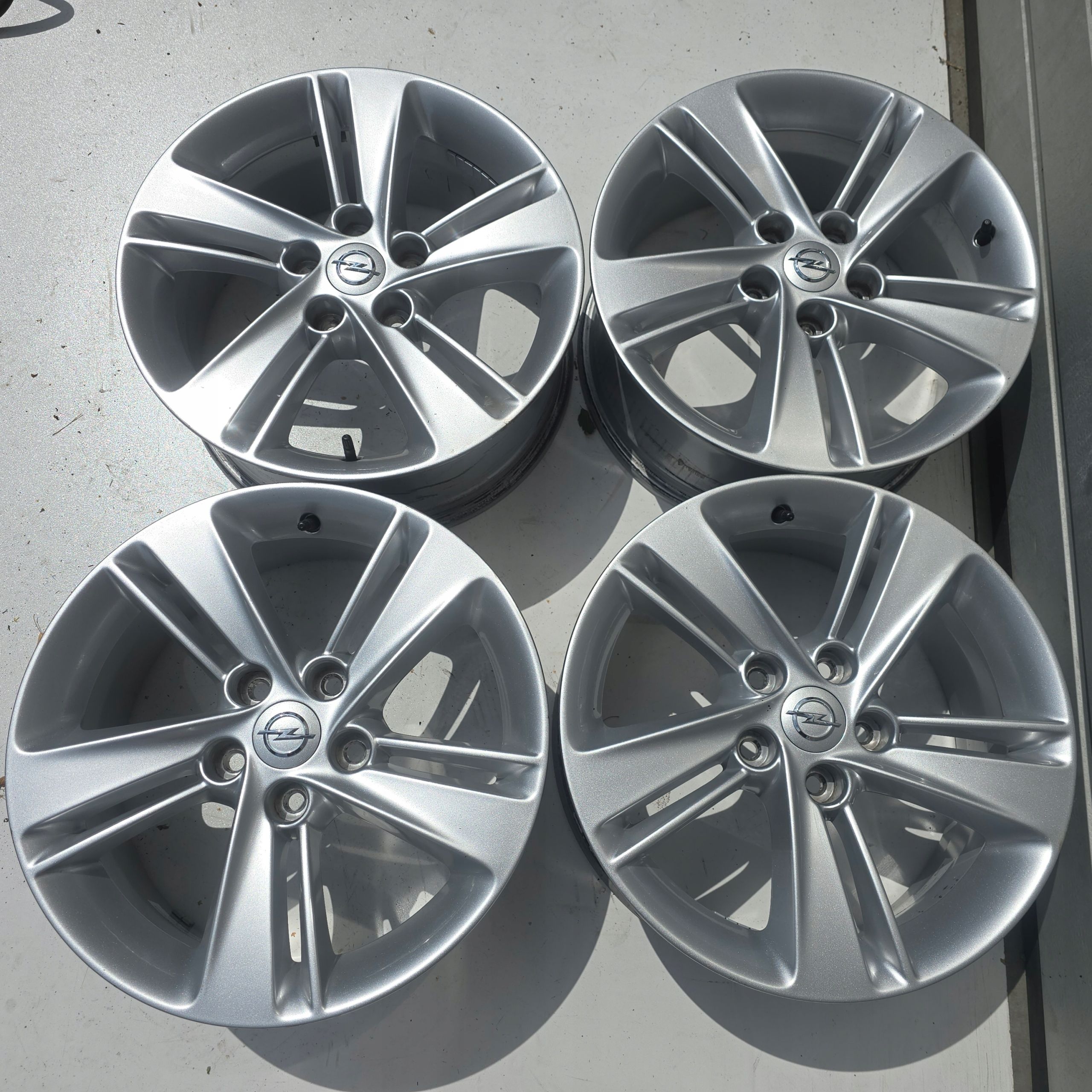Opel Astra J Zafira C Insignia B 17'' ET45 IS45 5x115 7.5 4X