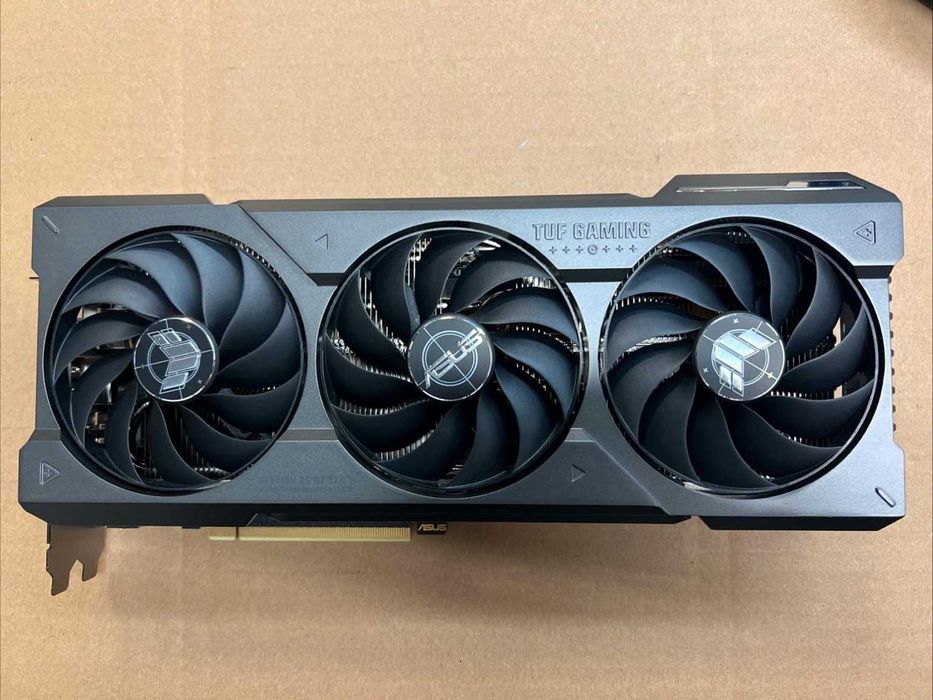 ASUS TUF RTX 4070 Ti SUPER 16GB — топова відеокарта в ідеалі