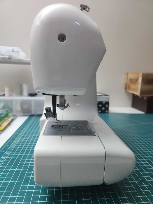 Máquina de Costura Singer Featherweight II (para peças ou arranjo)