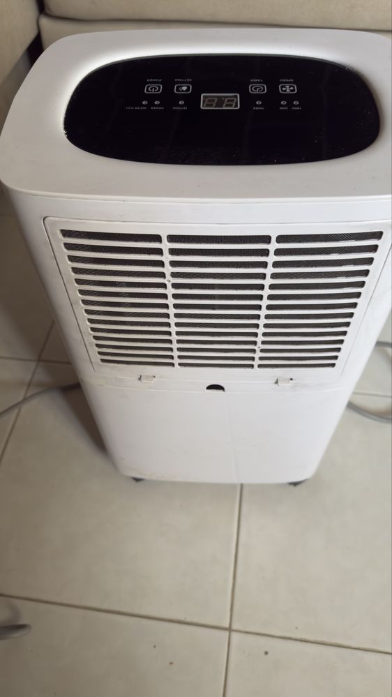 Desumidificador 10 L dia com desposito 2L