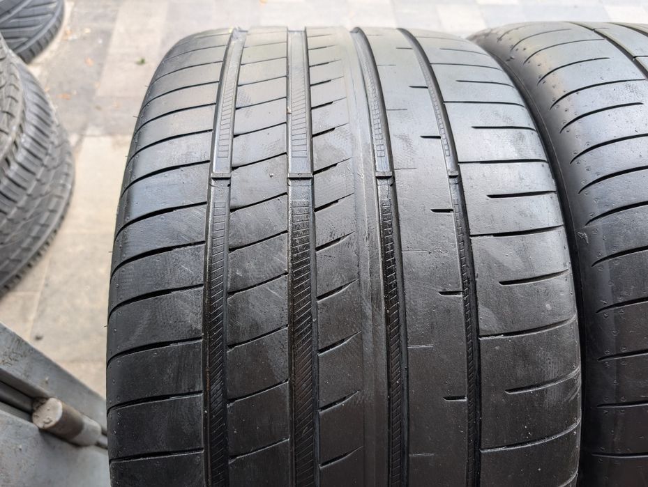 Парв летних шин 305/30 R21 Goodyear