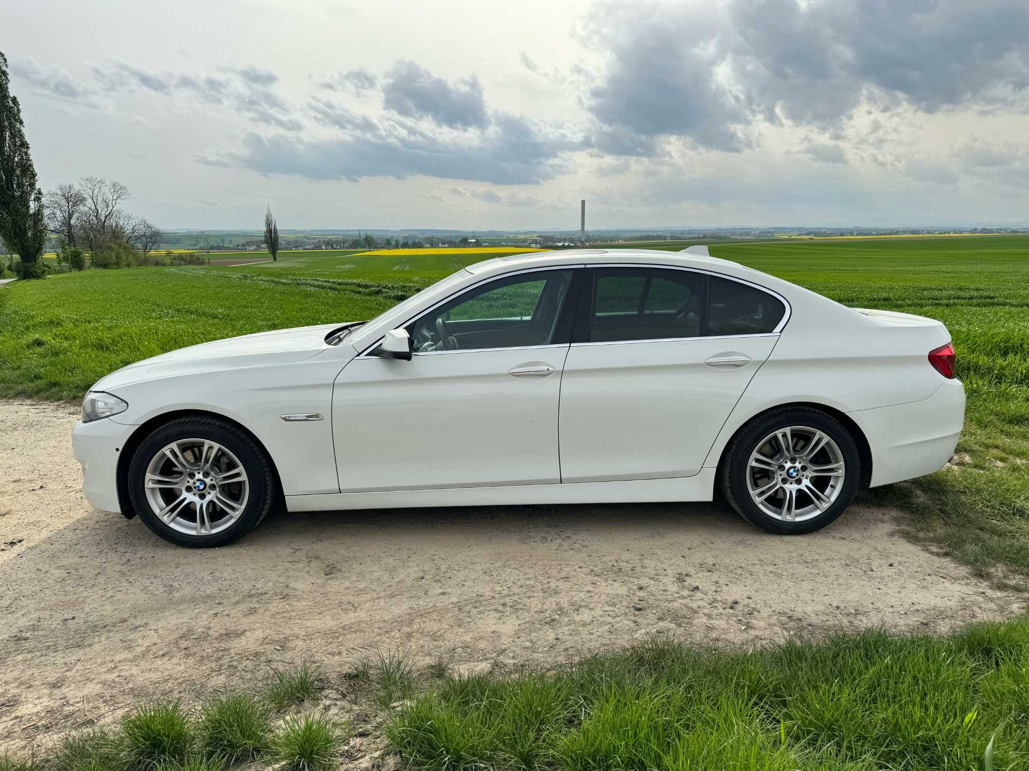 BMW F10 525XD 218km automat xdrive biała 2013 szyberdach