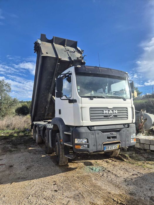 Camião Basculante 4 eixos com Toldo