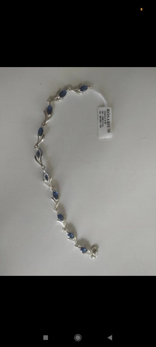 Srebrna bransoletka z niebieskimi dodatkami