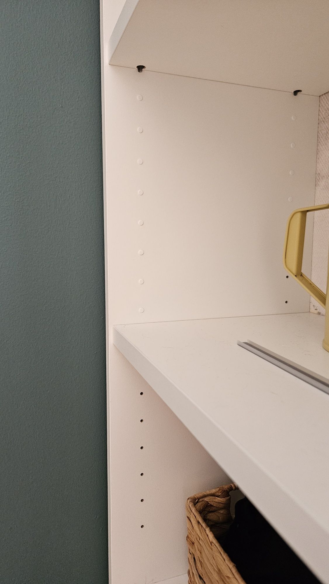Białe zaślepki wciskane meblowe do regału Ikea Billy 200 sztuk