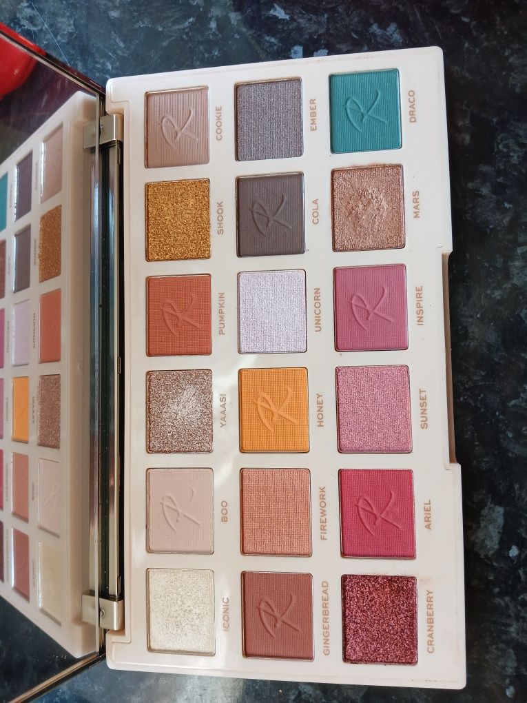 Revolution roxi paleta cienie do oczu
